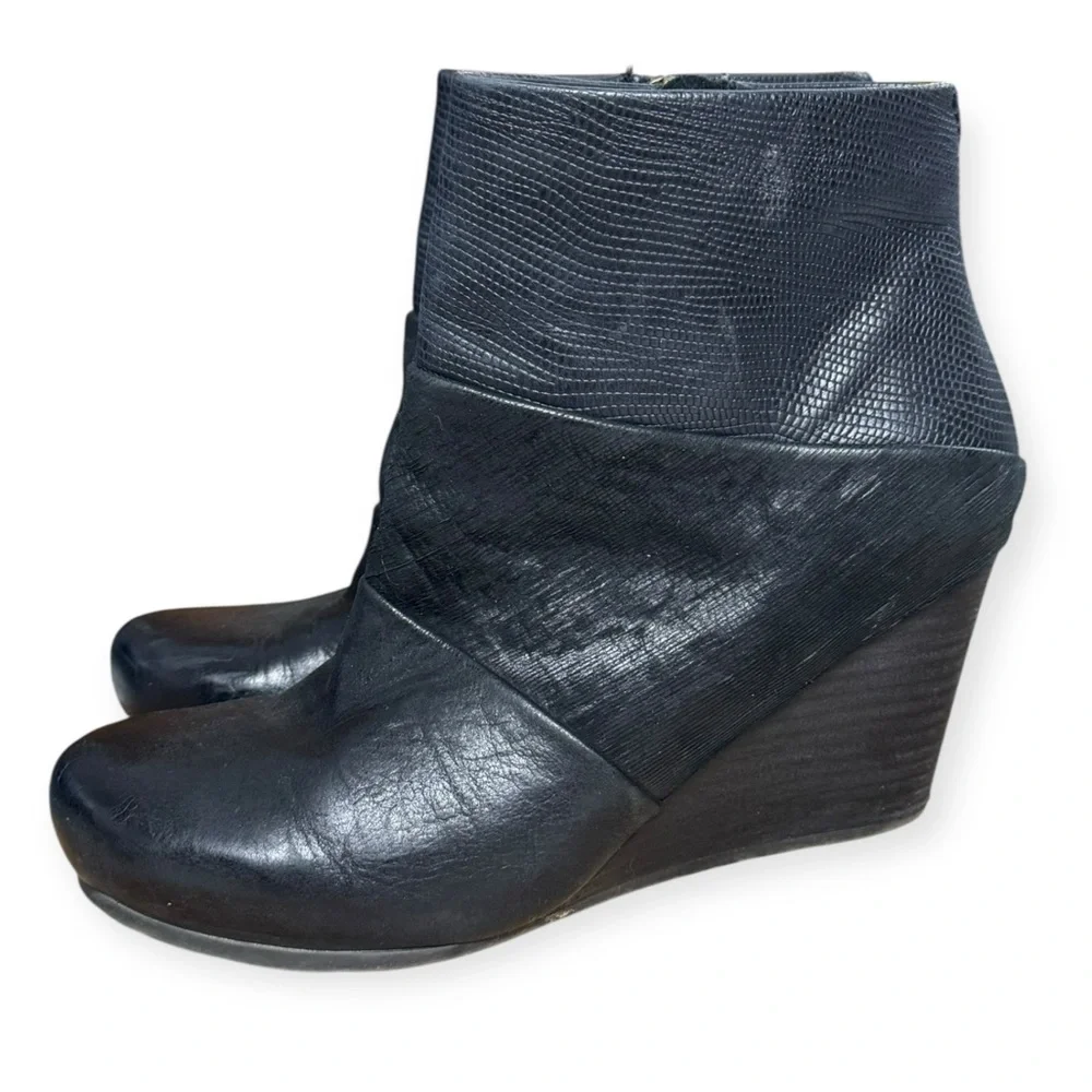 OTBT Dharma Black Textured‎ Wedge Boots